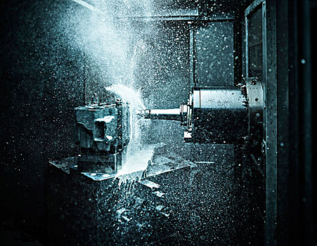 润滑油检测经验分享之选择金属切削润滑剂时应考虑的因素